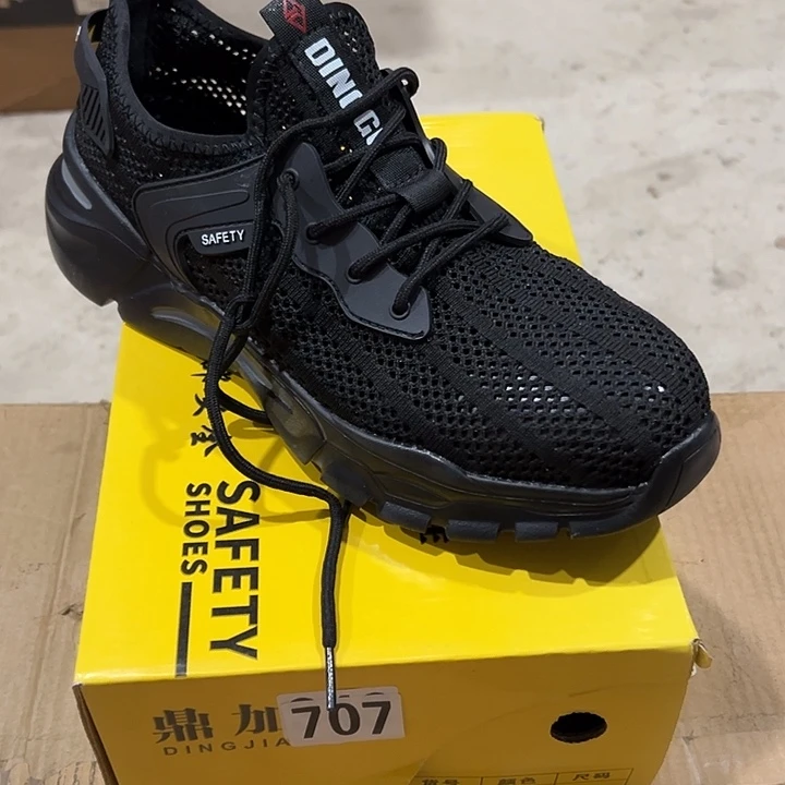 707号。44码防砸防刺劳保鞋。鞋底磨损介意勿拍