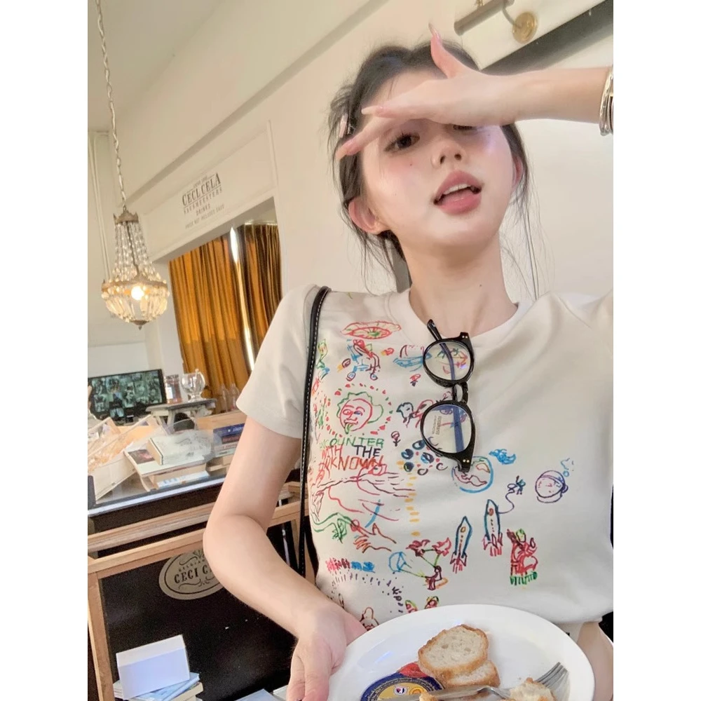 2025夏日多巴胺穿搭手绘涂鸦短袖正肩T恤女修身别致减龄纯欲上衣