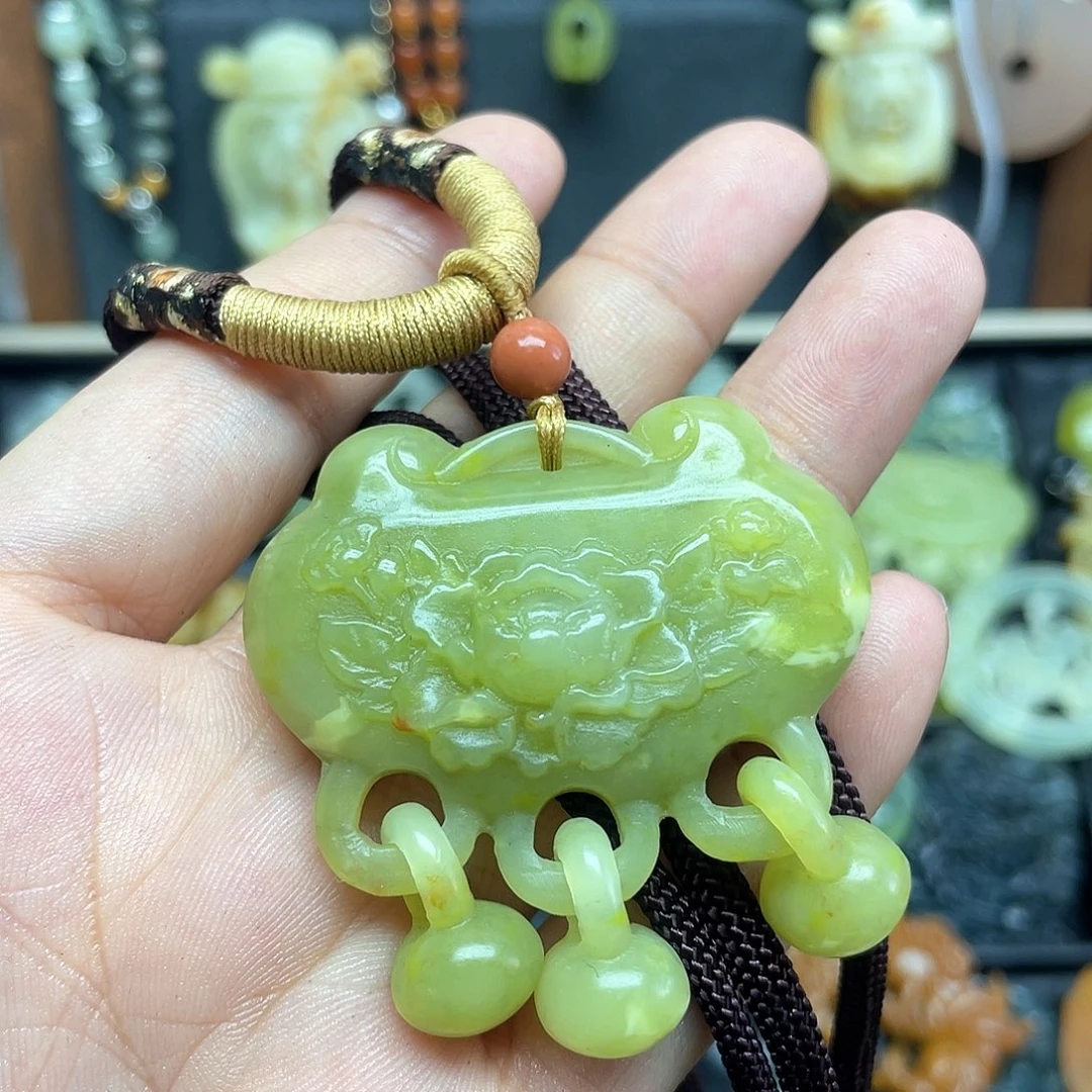 未镶嵌蛇纹石玉颈饰