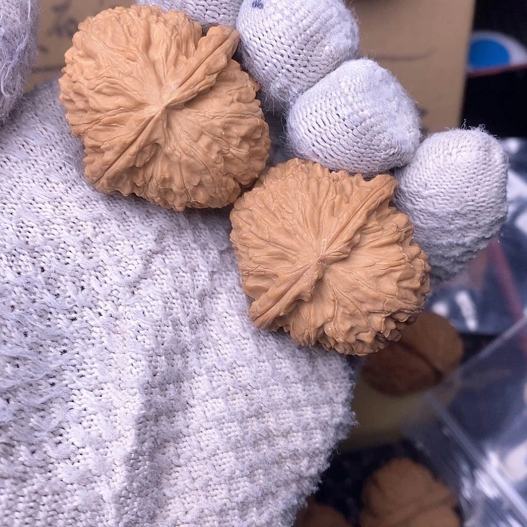 桃核把件九*记白狮子核桃