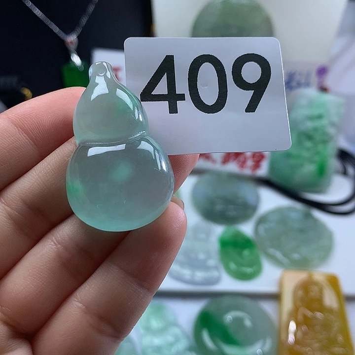 翡翠未镶嵌吊坠(赠链)