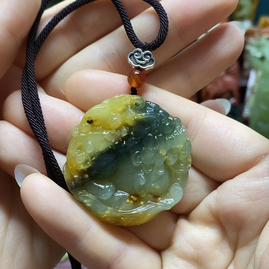 岫玉未镶嵌吊坠(赠链)