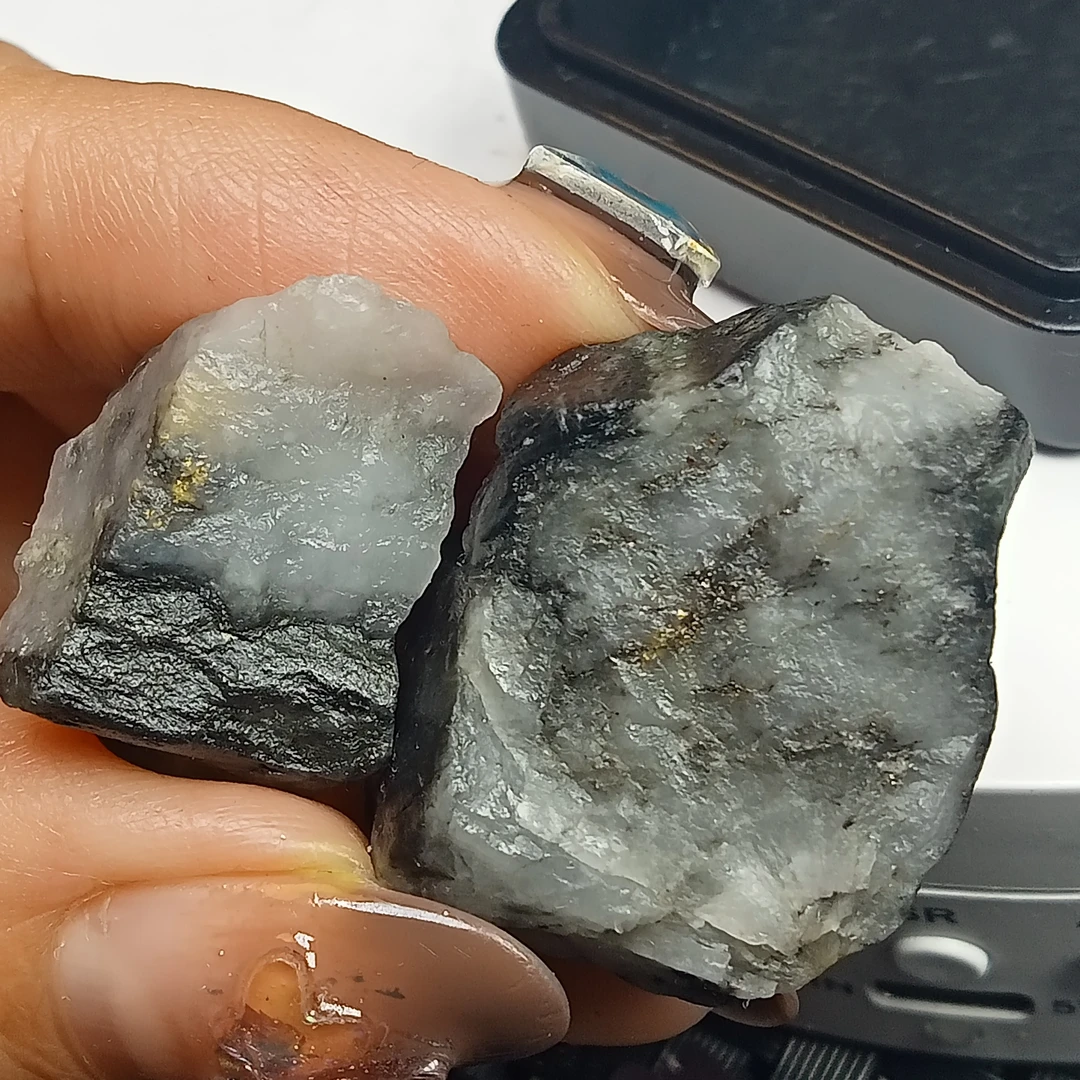 言21.2g金达莱天然矿标