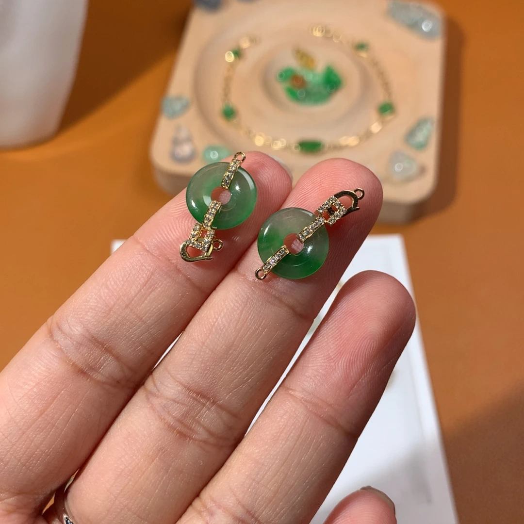 ****静翡翠18K金镶嵌颈饰