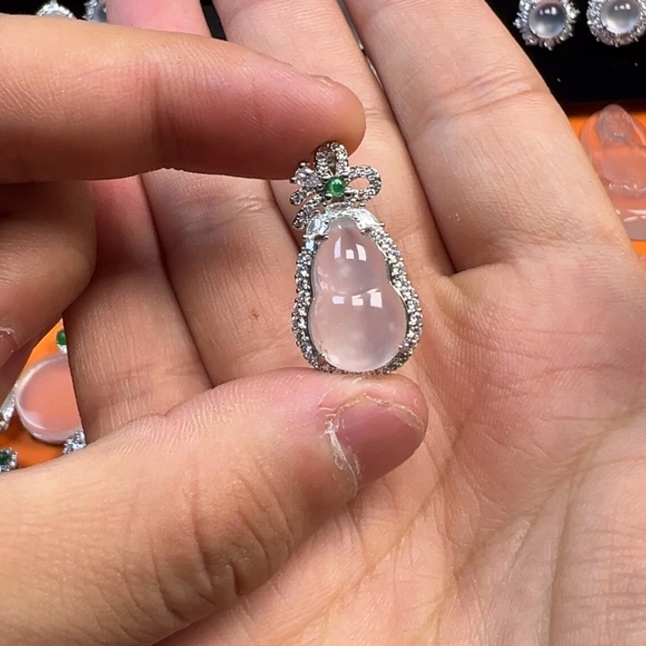 石英质玉合金颈饰福禄