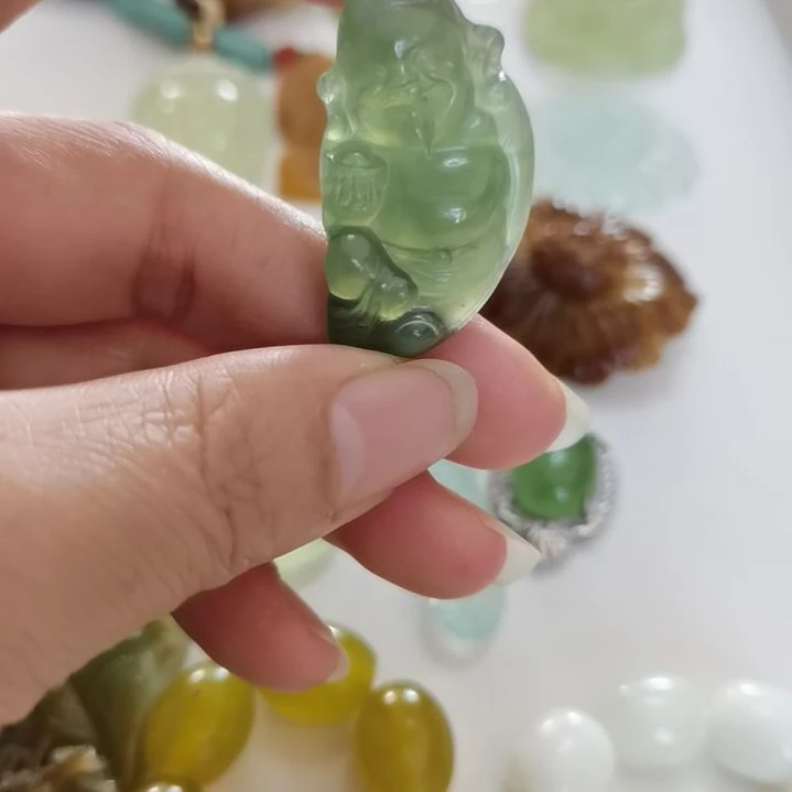 未镶嵌蛇纹石玉吊坠
