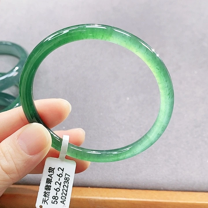 翡翠未镶嵌手镯（圆镯）