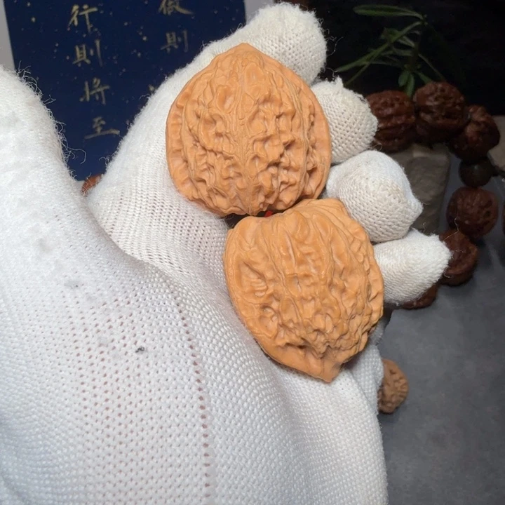 文玩核桃吊坠金牛编号0436，38尺