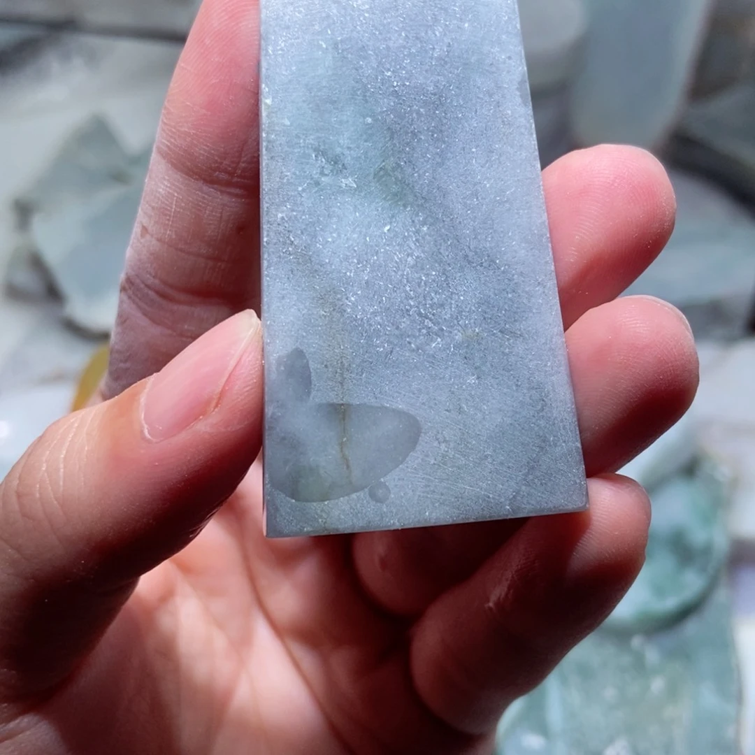 颈饰未镶嵌石英质玉