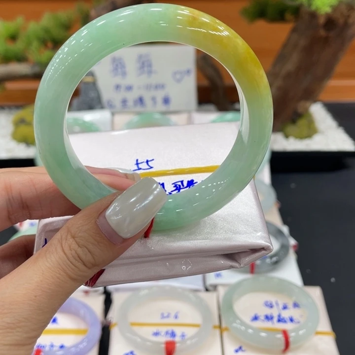 翡翠未镶嵌手镯缅甸翡翠