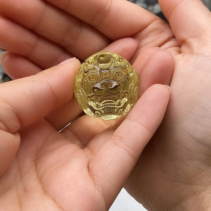 H***凌水晶大型摆件（非配饰）未镶嵌