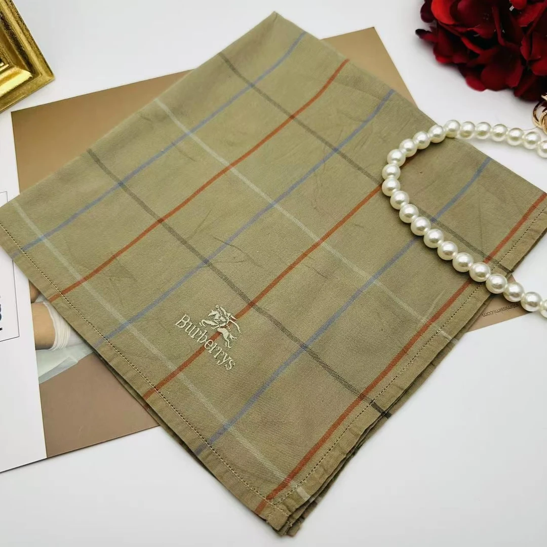 99新 BURBERRY/博柏利 海囤 巴宝莉【小破洞】 丝巾/yy04065