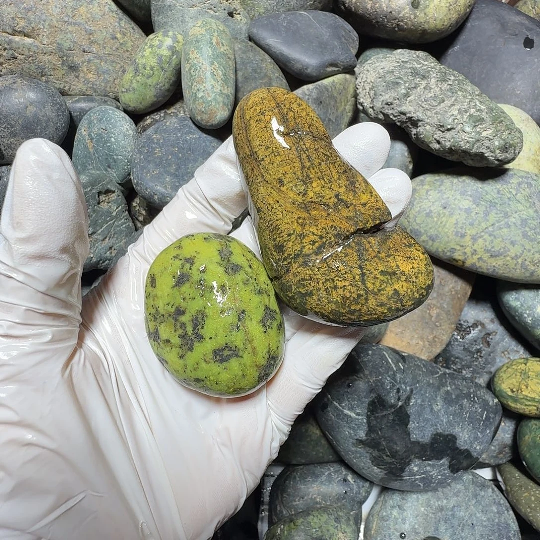 l***i蛇纹石玉未镶嵌西藏藏玉药王石