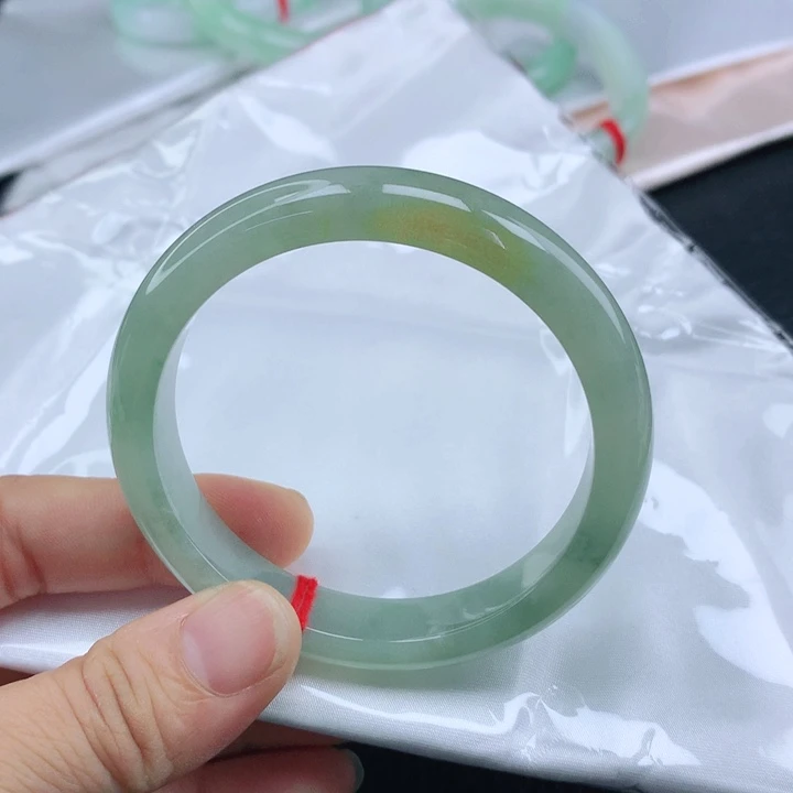 翡翠手镯未镶嵌55细腻翡翠手镯