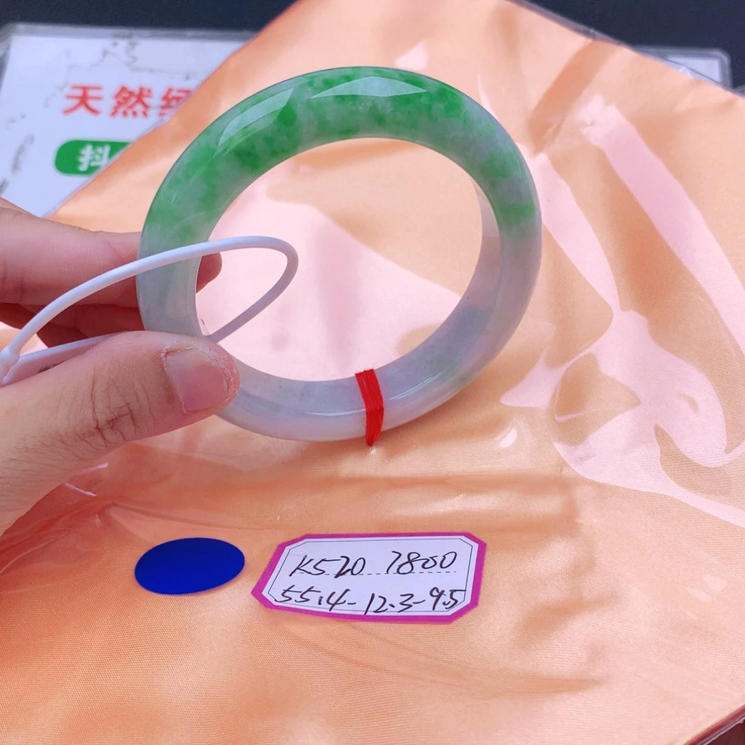 翡翠手镯未镶嵌翡翠
