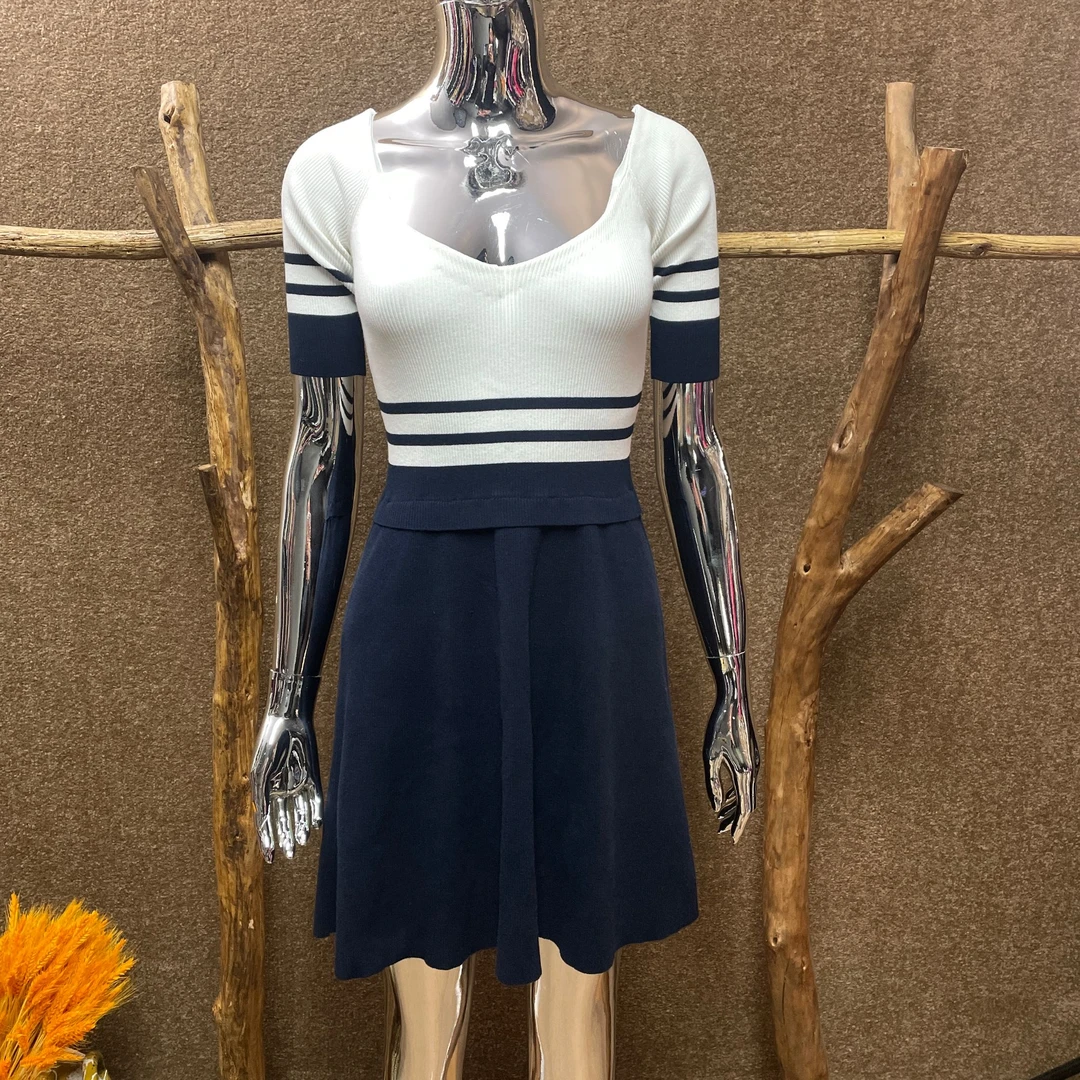 99新 Valentino/华伦天奴 V领短袖针织连衣裙 M码 41254