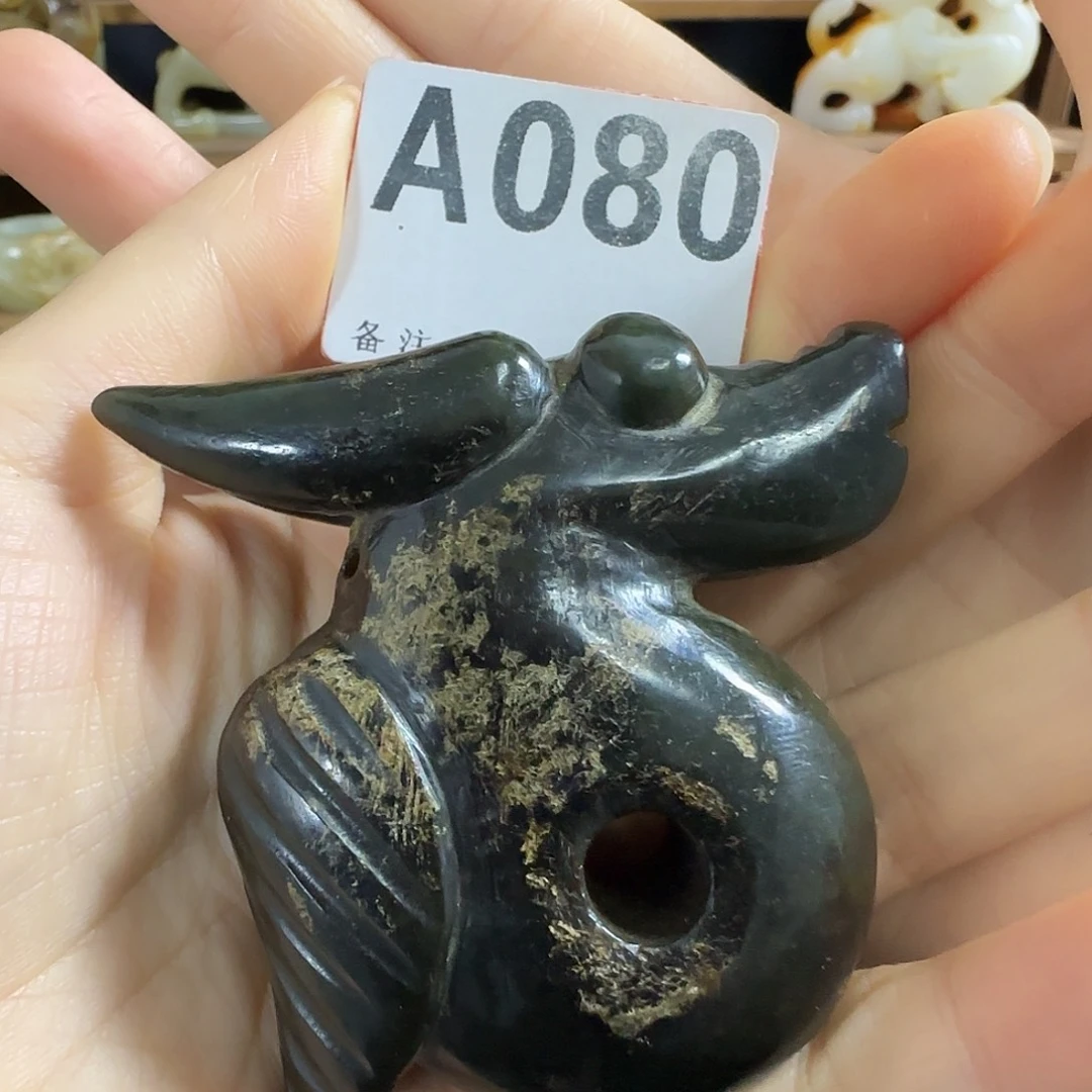 透闪石质玉未镶嵌挂件