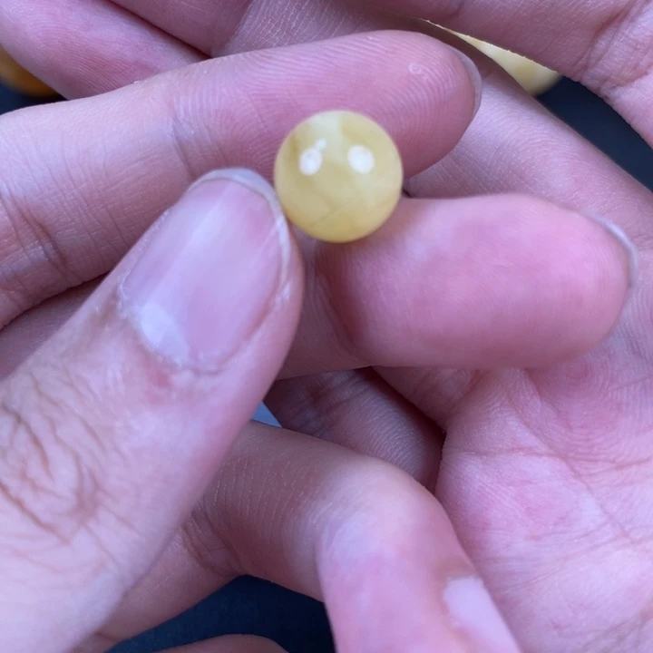 未镶嵌琥珀裸石微瑕39