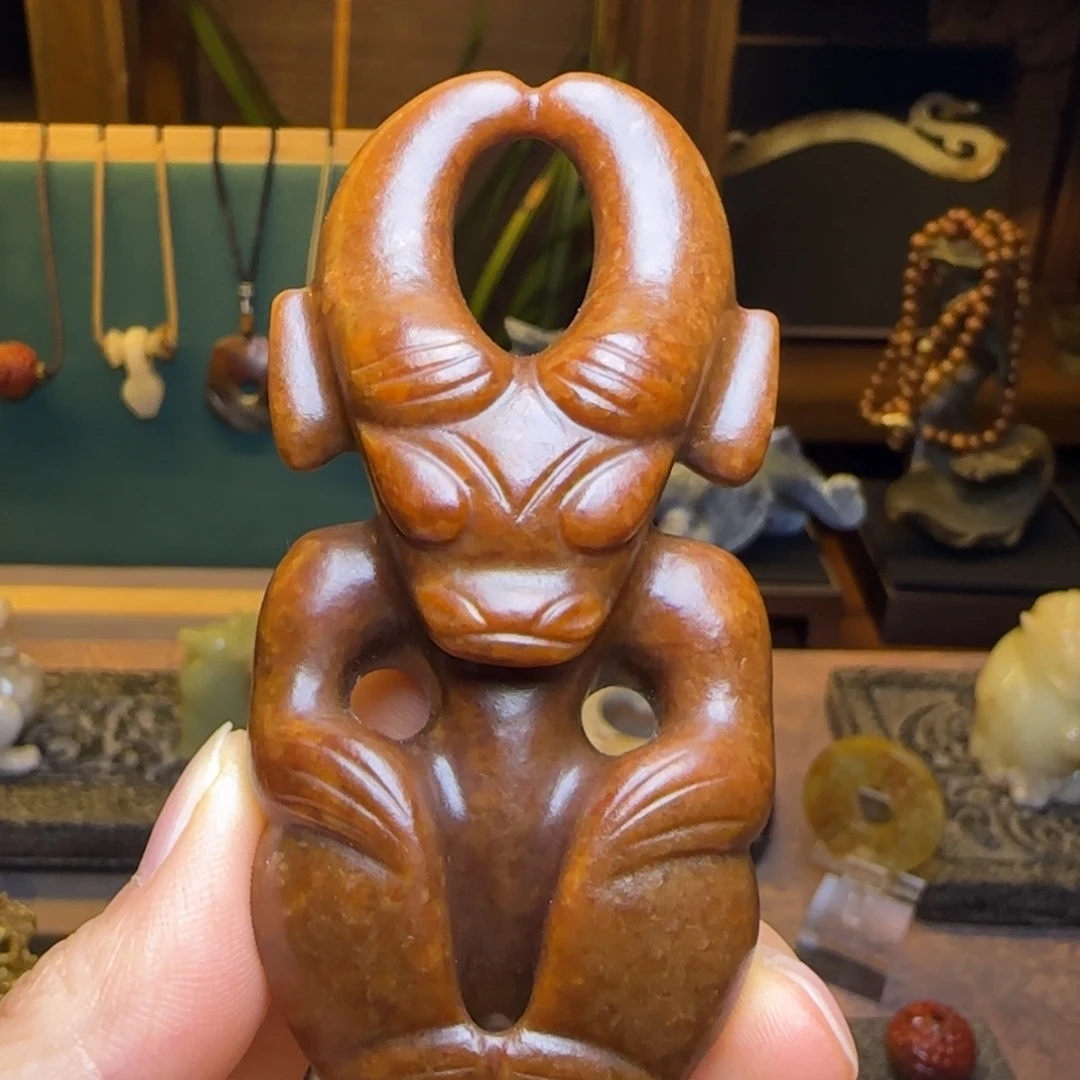 小***哥颈饰未镶嵌和田玉（糖玉）