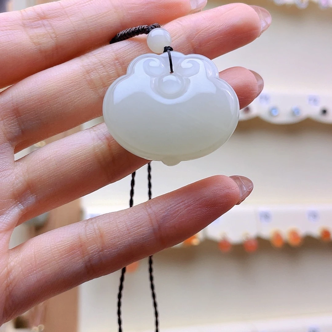 九***雾和田玉未镶嵌吊坠(赠链)