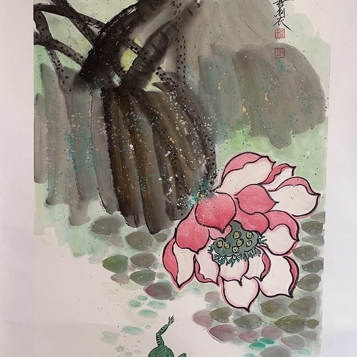 圆形崔老师三尺荷花