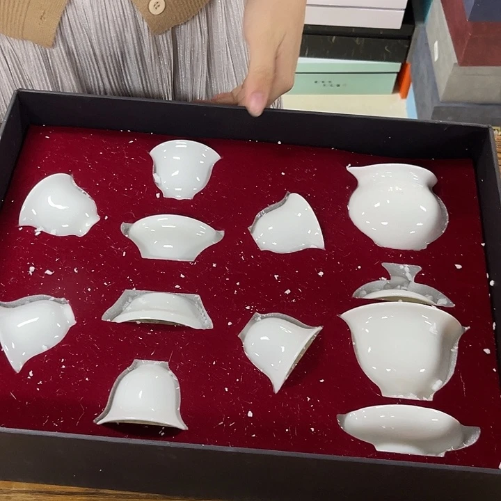 孤品茶具套装等。