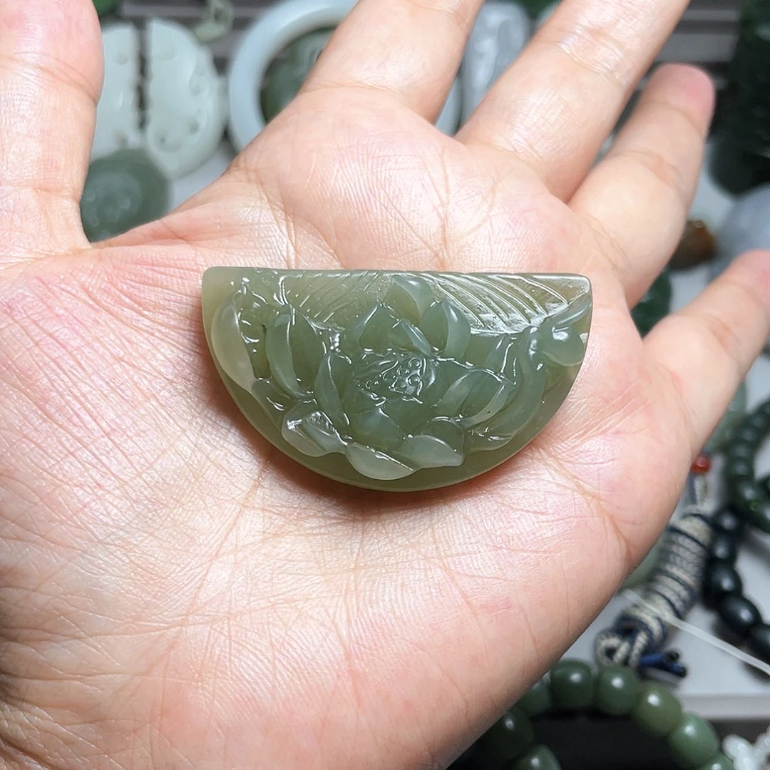 和田玉未镶嵌把件