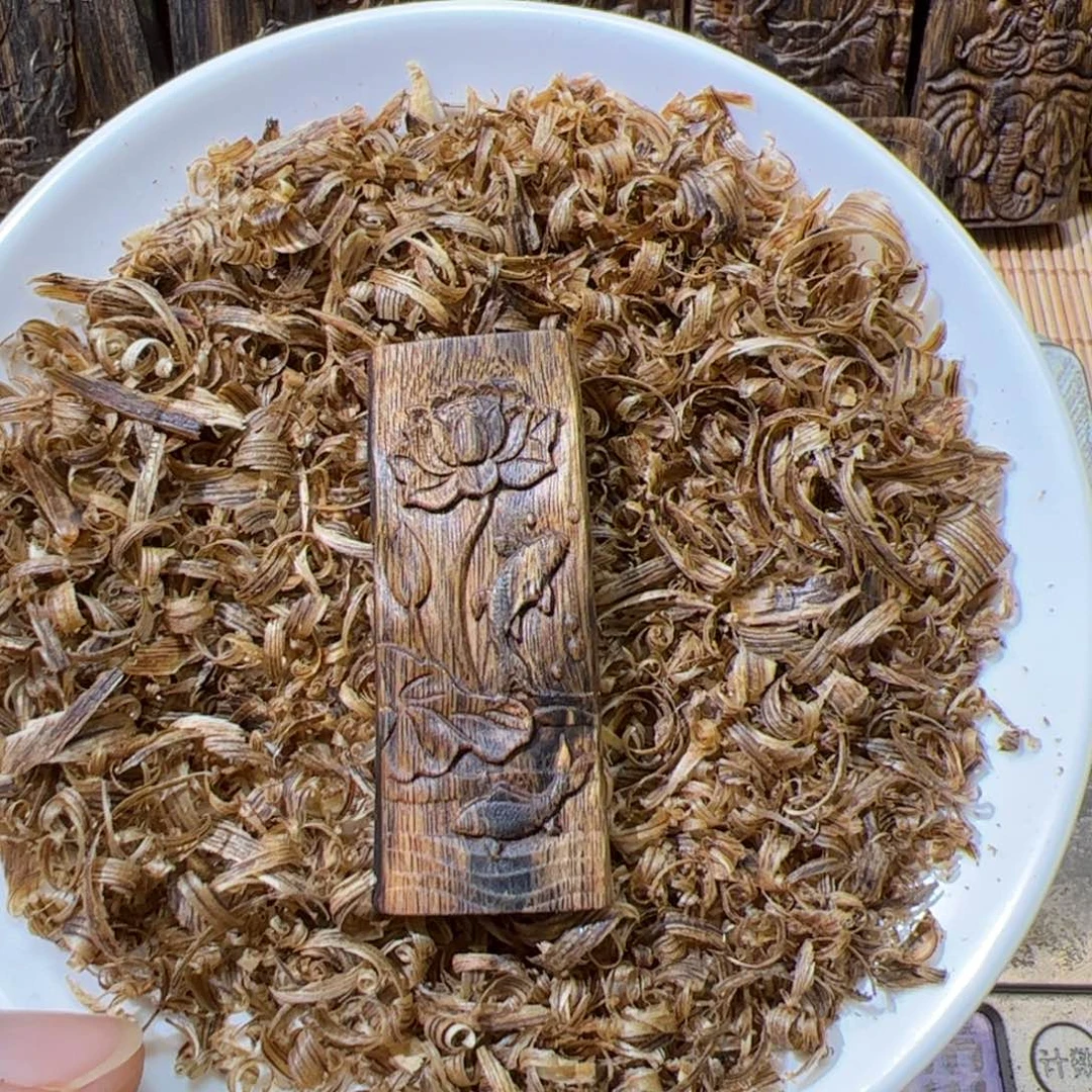 沉香沉香碎屑白棋雕刻6克