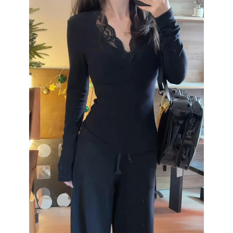 纯欲辣妹蕾丝花边V领打底衫女冬季内搭修身显瘦独特别致长袖上衣