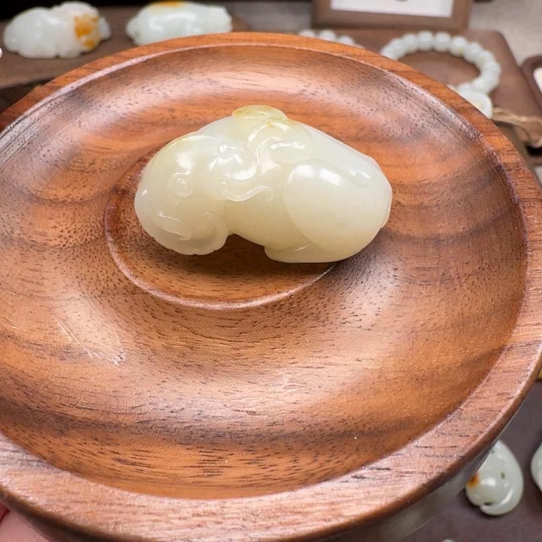 和田玉（子料）未镶嵌颈饰籽料洋洋得意