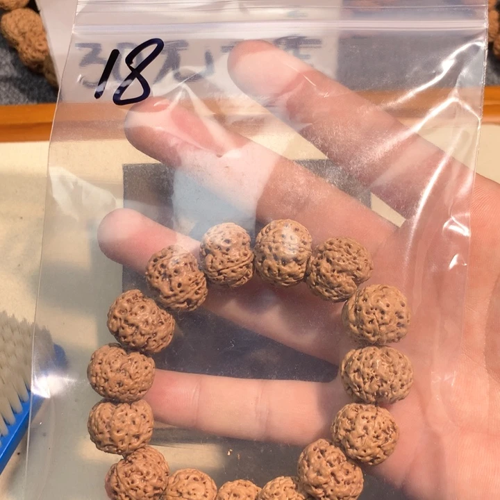 吊坠文玩核桃18。 18蜂窝