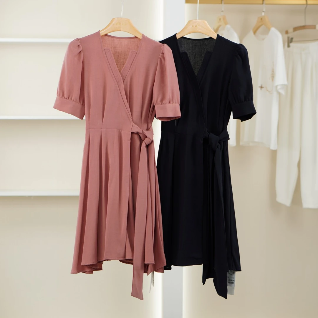 麦迪尚品【设计师】40610173 夏季简约纯色V领连衣裙品牌撤柜女装