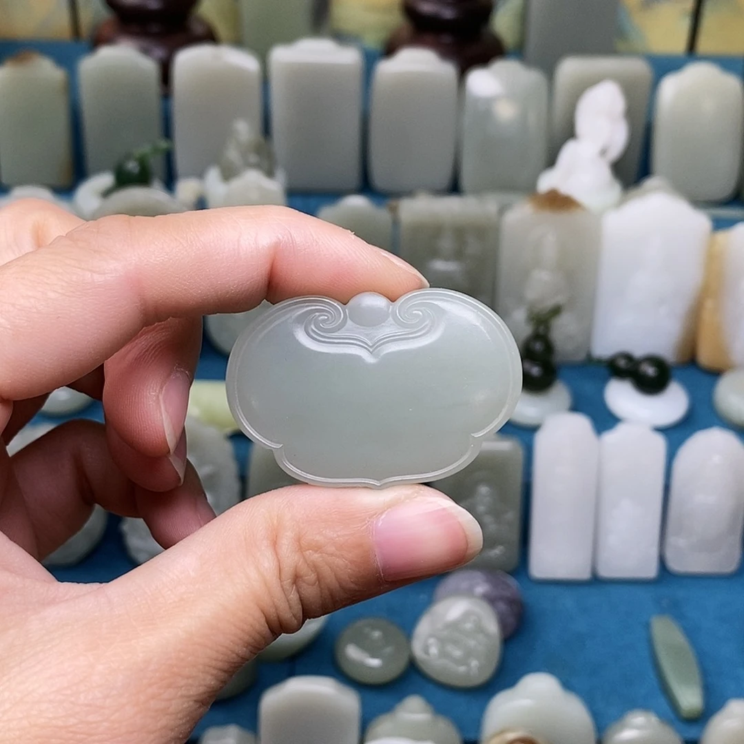 颈饰未镶嵌和田玉（糖玉）