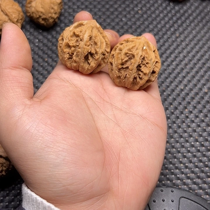 文玩核桃吊坠京八棱