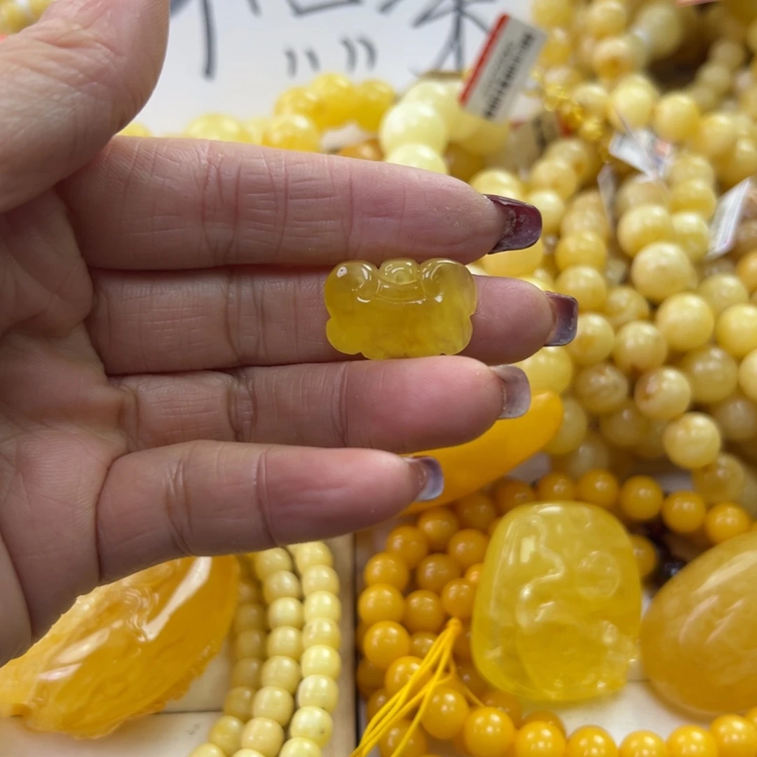 琥珀珠宝奇石未镶嵌