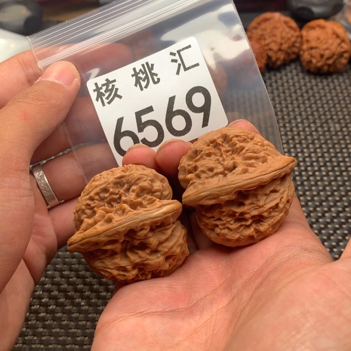 文玩核桃吊坠天眼