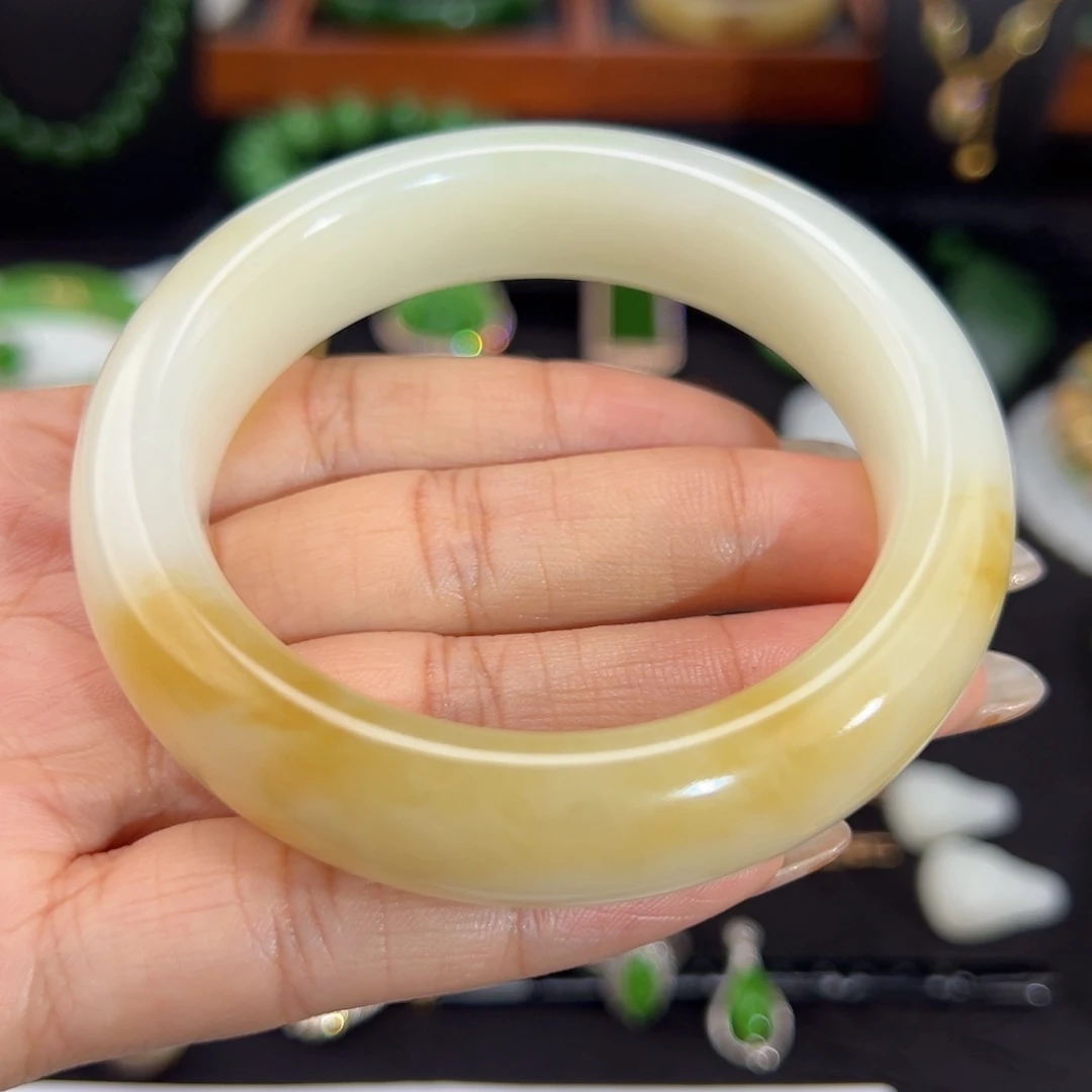 和田玉（糖玉）未镶嵌手镯糖白油膏俏色厚装55➕