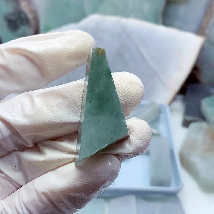 翡翠颈饰未镶嵌缅甸翡翠A货边角