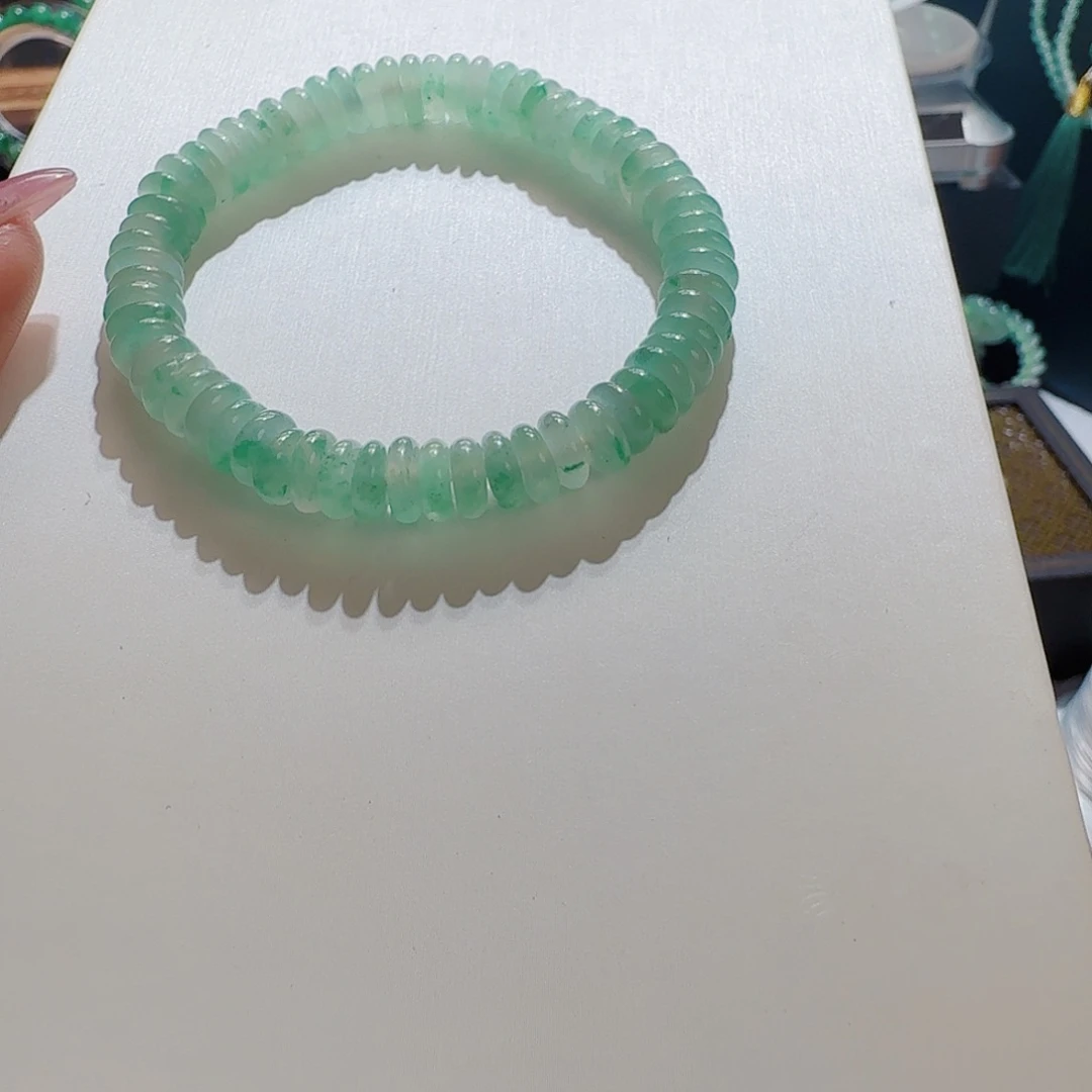 石英质玉未镶嵌颈饰