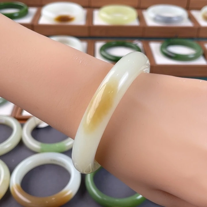 未镶嵌手镯和田玉