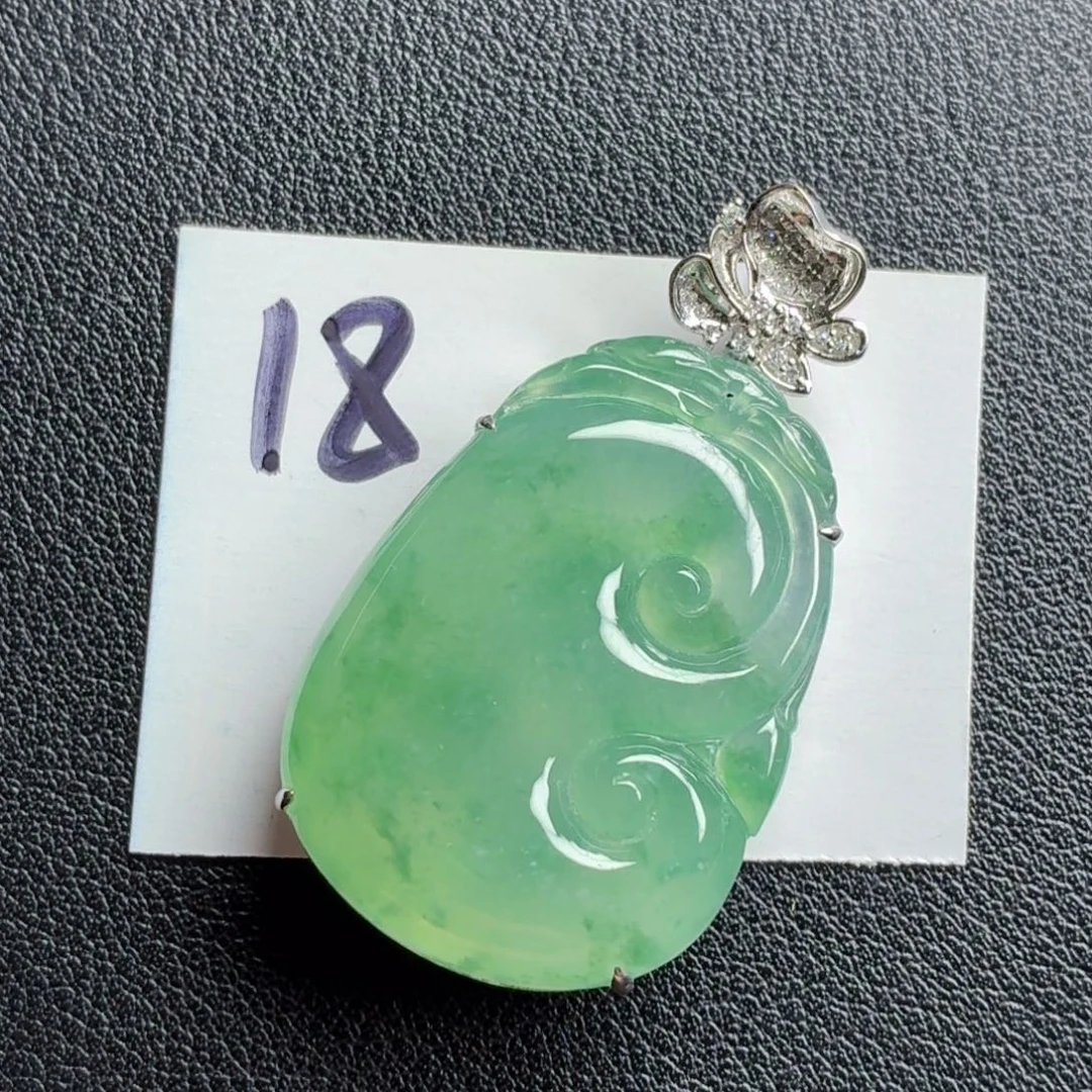 翡翠18K金镶嵌颈饰