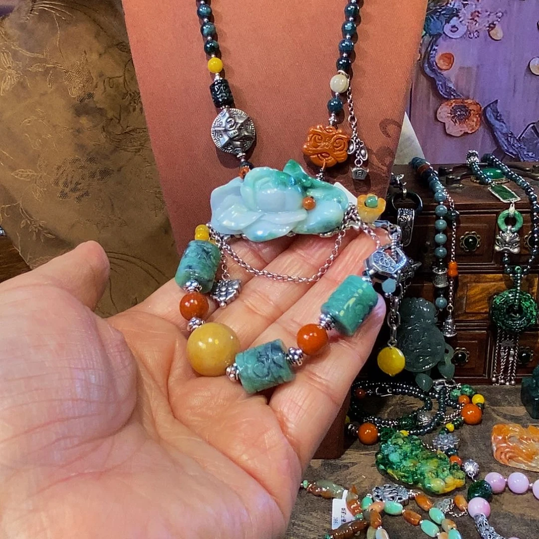 翡翠未镶嵌吊坠(赠链)