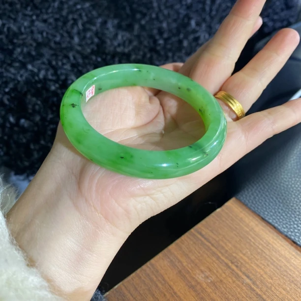 高品质和田玉碧玉乌兰海猕猴桃苹果绿57-58口径手镯