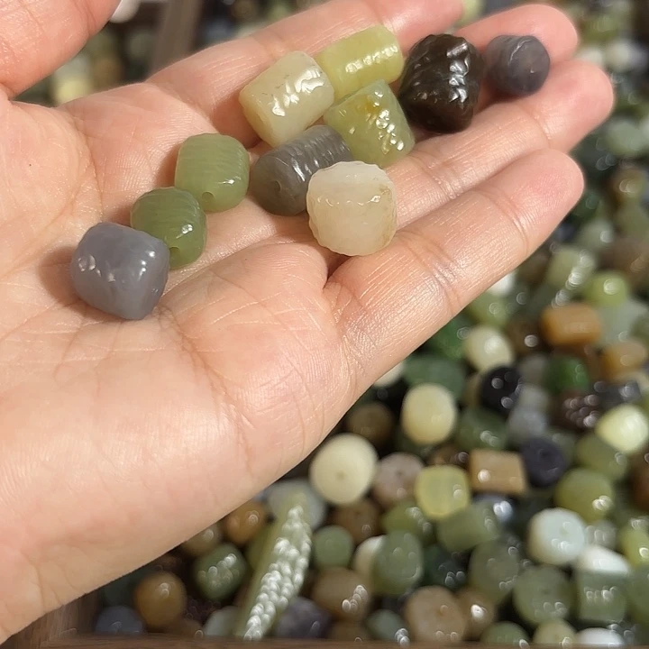 ****丶和田玉未镶嵌手链