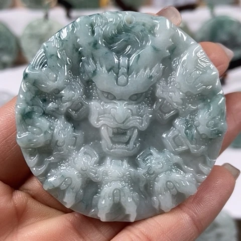 翡翠颈饰未镶嵌九龙牌福利