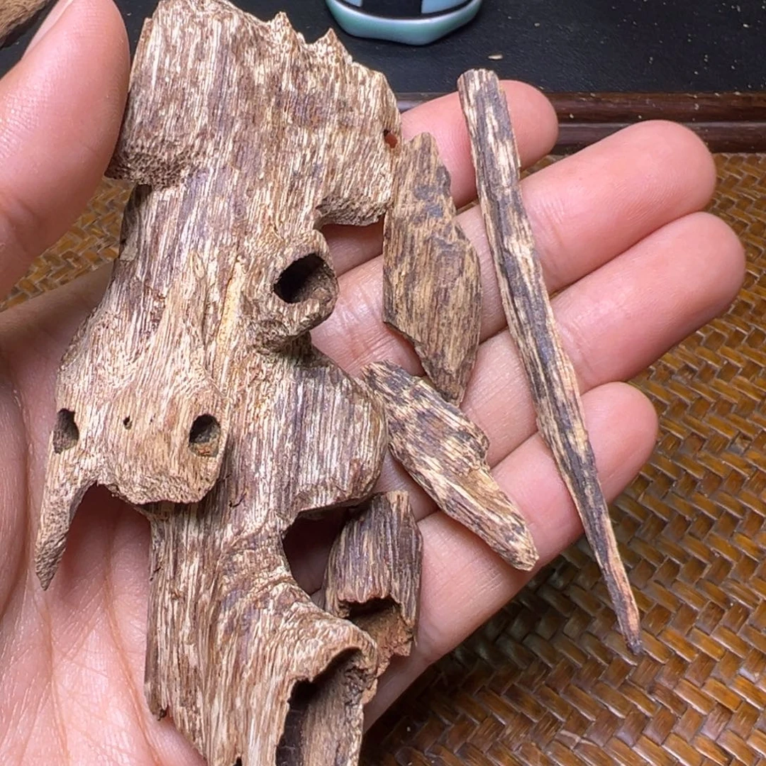 文***乙沉香碎屑沉香海南黎母山11克重的