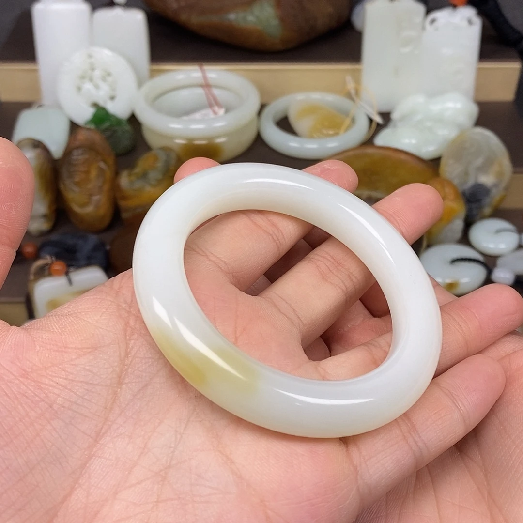 和田玉未镶嵌手镯