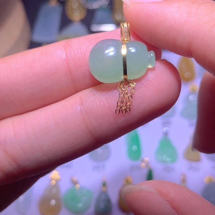 颈饰18K金镶嵌翡翠翡翠