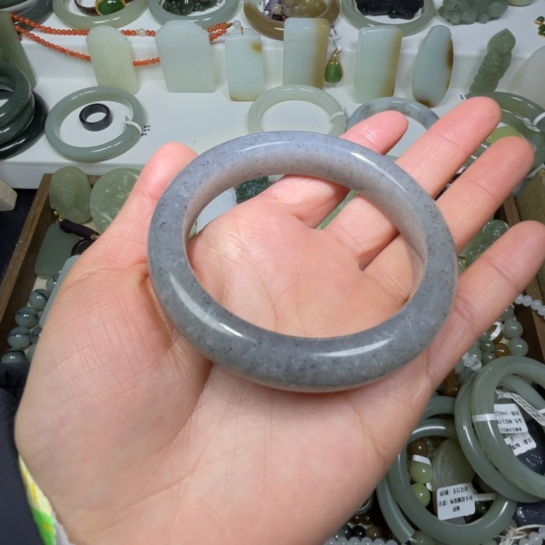 和田玉未镶嵌颈饰59圈口