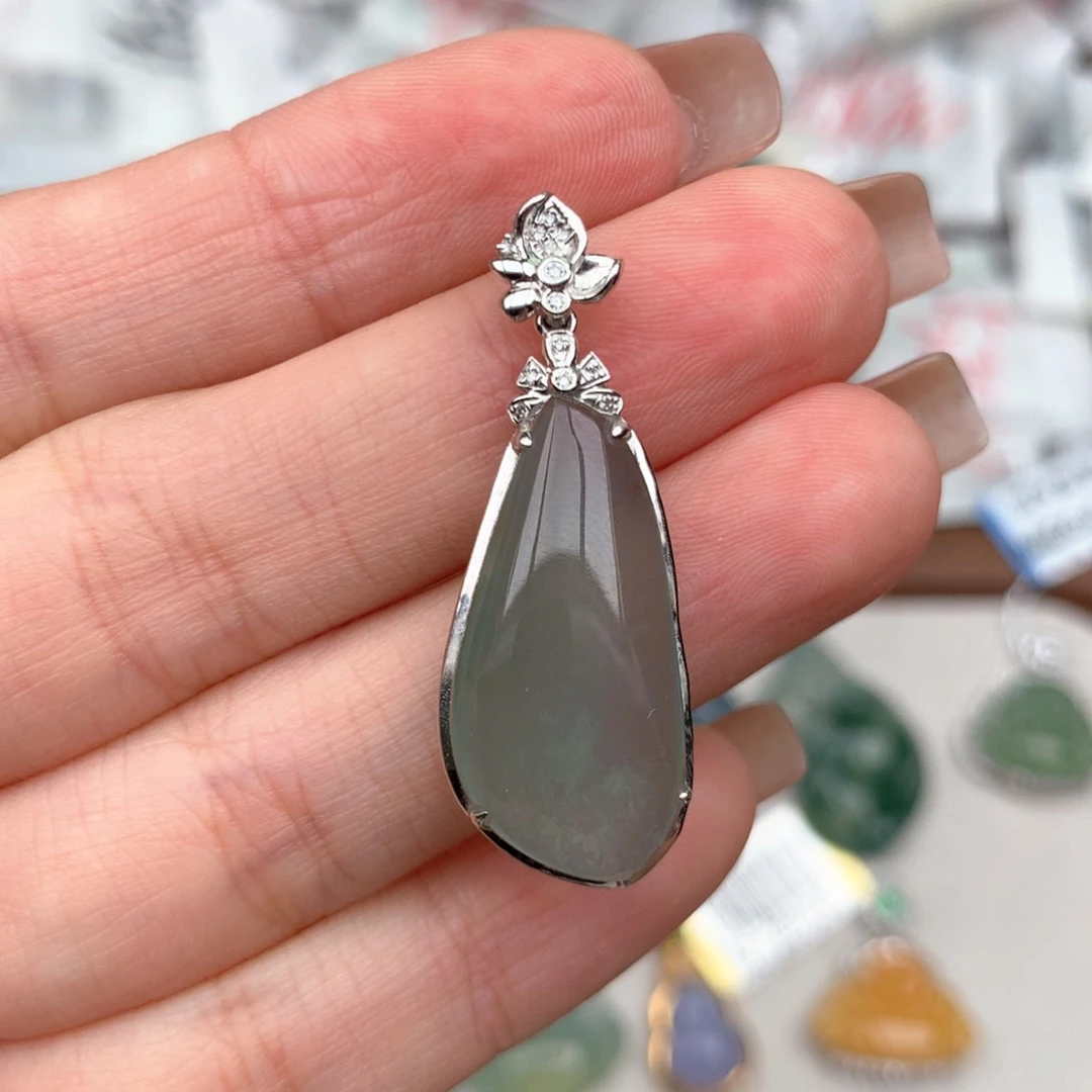 18K金镶嵌挂件翡翠